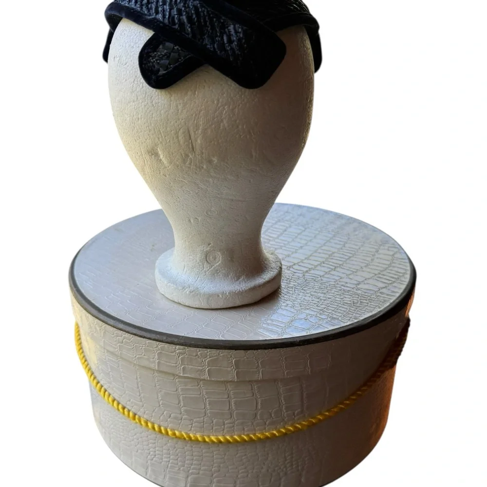 1950s/60s Joal from NY Straw w/Velvet Trim‎ Cocktail Hat - Picture 2 of 8